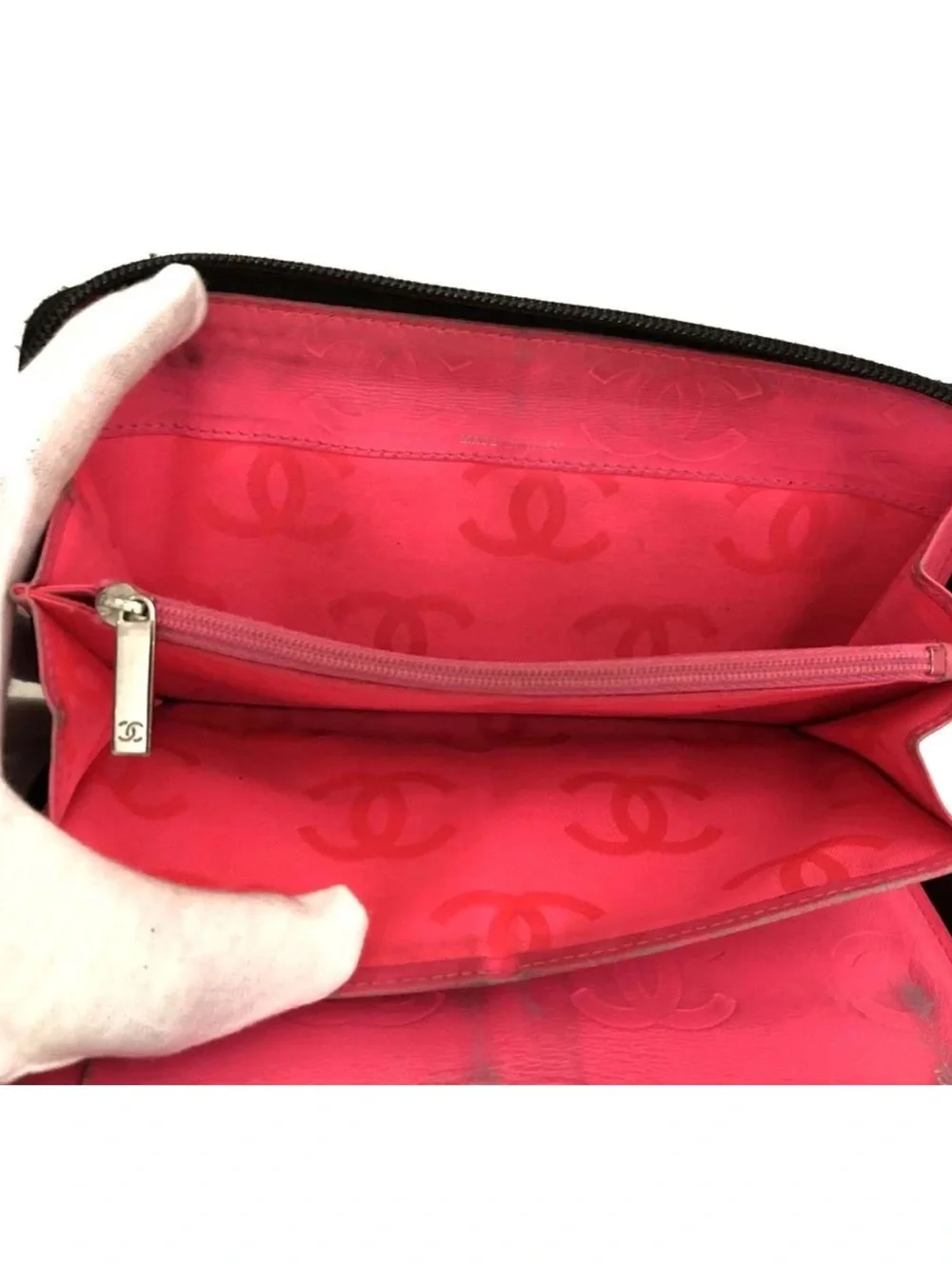 CHANEL Black Cambon Leather Zip Wallet with Cream CC Patch